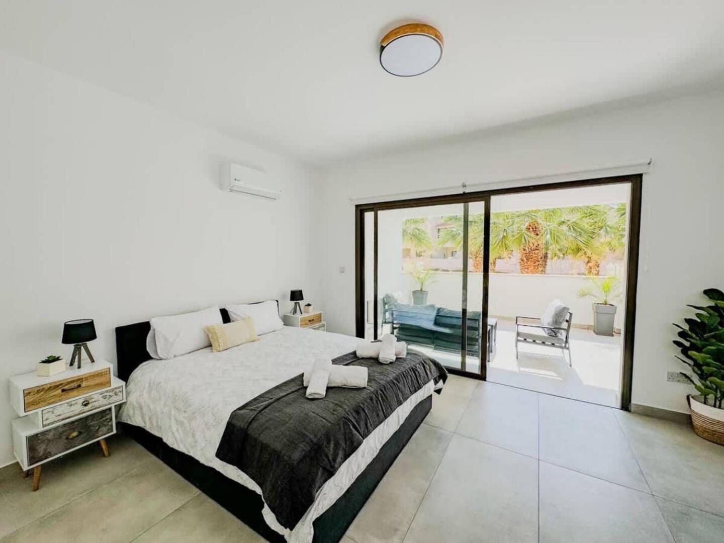 Queens Gardens Paradise Vip, Pool, Mall, Sea Pafos Zewnętrze zdjęcie