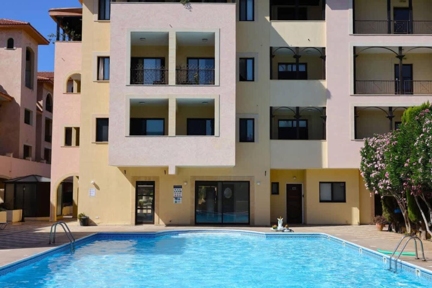 Queens Gardens Paradise Vip, Pool, Mall, Sea Pafos Zewnętrze zdjęcie