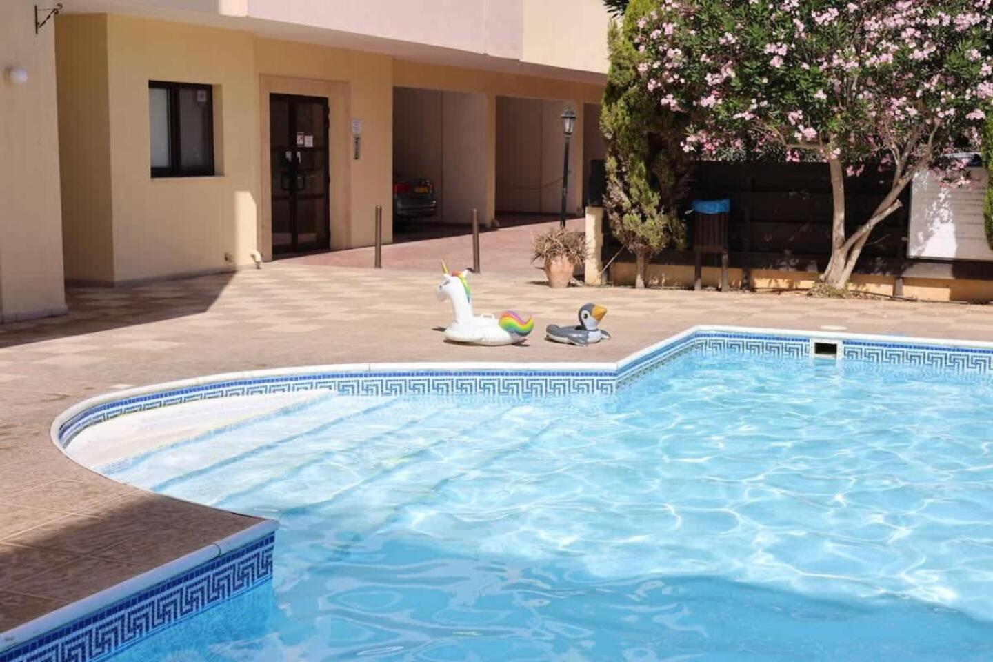 Queens Gardens Paradise Vip, Pool, Mall, Sea Pafos Zewnętrze zdjęcie