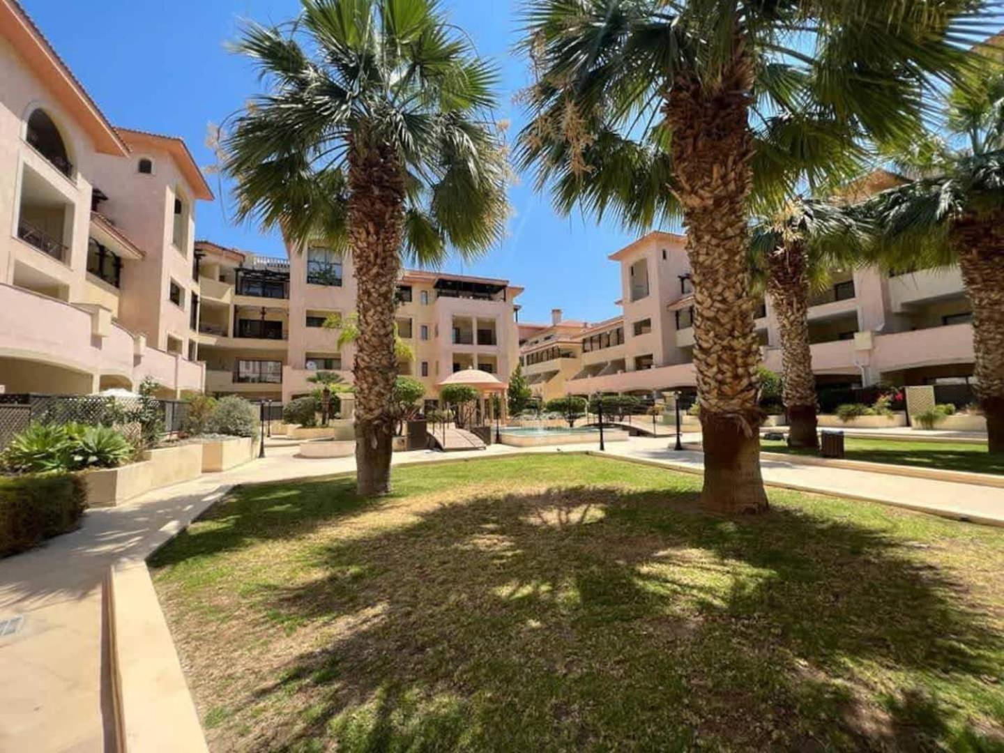Queens Gardens Paradise Vip, Pool, Mall, Sea Pafos Zewnętrze zdjęcie